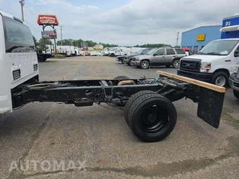 2019 Ford Super Duty F-550 Cab Chassis XL Crew Cab DRW - miniatura 22