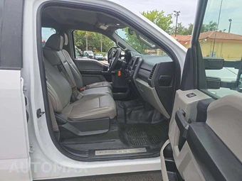 2019 Ford Super Duty F-550 Cab Chassis XL Crew Cab DRW - miniatura 17