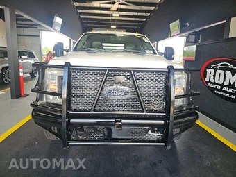 2019 Ford Super Duty F-550 Cab Chassis XL Crew Cab DRW - miniatura 2
