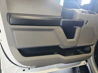 2019 Ford Super Duty F-550 Cab Chassis XL Crew Cab DRW - miniatura 9