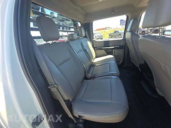 2019 Ford Super Duty F-550 Cab Chassis XL Crew Cab DRW - miniatura 15