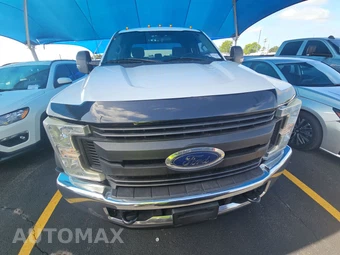 2019 Ford Super Duty F-550 Cab Chassis XL Extended Cab w/Rear Doors DRW - miniatura 2