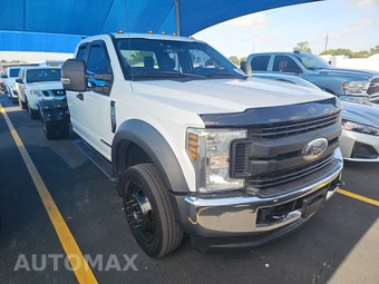 2019 Ford Super Duty F-550 Cab Chassis XL Extended Cab w/Rear Doors DRW - miniatura 3