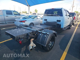 2019 Ford Super Duty F-550 Cab Chassis XL Extended Cab w/Rear Doors DRW - miniatura 4