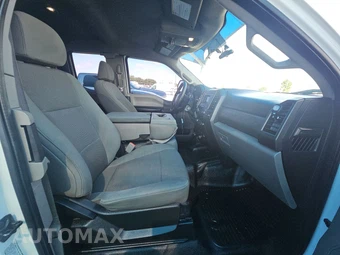 2019 Ford Super Duty F-550 Cab Chassis XL Extended Cab w/Rear Doors DRW - miniatura 8