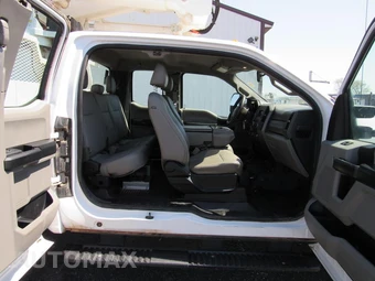 2019 Ford Super Duty F-550 Cab Chassis XL Extended Cab w/Rear Doors DRW - miniatura 18