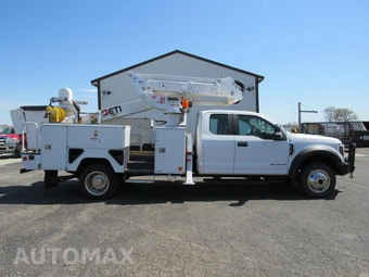 2019 Ford Super Duty F-550 Cab Chassis XL Extended Cab w/Rear Doors DRW - miniatura 2