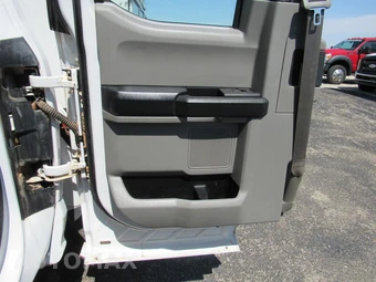 2019 Ford Super Duty F-550 Cab Chassis XL Extended Cab w/Rear Doors DRW - miniatura 35
