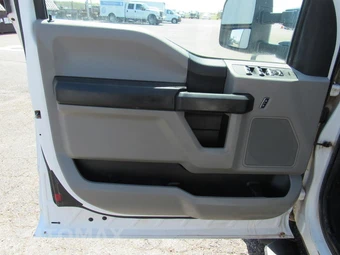2019 Ford Super Duty F-550 Cab Chassis XL Extended Cab w/Rear Doors DRW - miniatura 38
