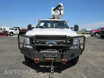 2019 Ford Super Duty F-550 Cab Chassis XL Extended Cab w/Rear Doors DRW - miniatura 8