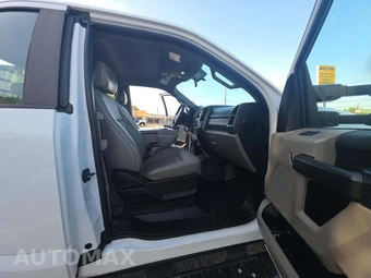 2019 Ford Super Duty F-550 Cab Chassis XL Extended Cab w/Rear Doors DRW - miniatura 17
