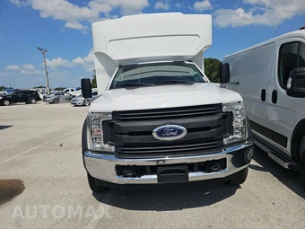 2019 Ford Super Duty F-550 Cab Chassis XL Regular Cab DRW - miniatura 2