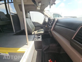 2019 Ford Super Duty F-550 Cab Chassis XL Regular Cab DRW - miniatura 8