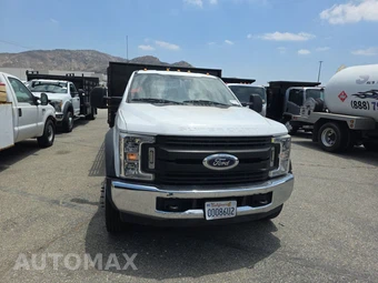 2019 Ford Super Duty F-550 Cab Chassis XL Regular Cab DRW - miniatura 2