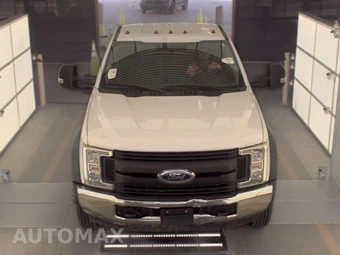 2019 Ford Super Duty F-550 Cab Chassis XL Regular Cab DRW - miniatura 2