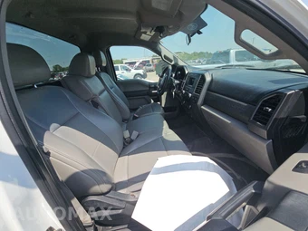 2019 Ford Super Duty F-550 Cab Chassis XL Regular Cab DRW - miniatura 8