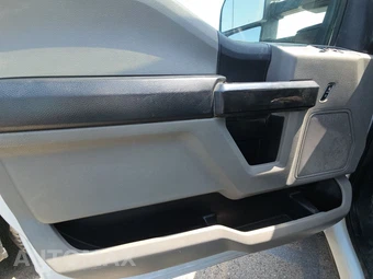 2019 Ford Super Duty F-550 Cab Chassis XL Regular Cab DRW - miniatura 9