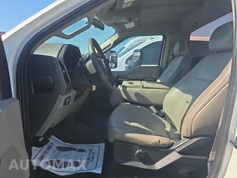 2019 Ford Super Duty F-550 Cab Chassis XL Regular Cab DRW - miniatura 13