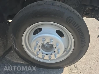 2019 Ford Super Duty F-550 Cab Chassis XL Regular Cab DRW - miniatura 9