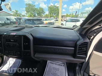 2019 Ford Super Duty F-550 Cab Chassis XL Regular Cab DRW - miniatura 16