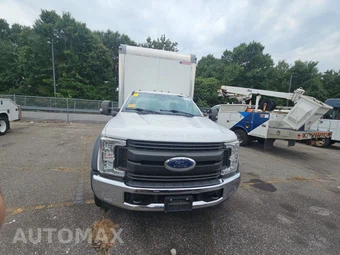 2019 Ford Super Duty F-550 Cab Chassis XL Regular Cab DRW - miniatura 2