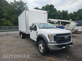 2019 Ford Super Duty F-550 Cab Chassis XL Regular Cab DRW - miniatura 3