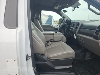 2019 Ford Super Duty F-550 Cab Chassis XL Regular Cab DRW - miniatura 8