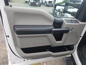 2019 Ford Super Duty F-550 Cab Chassis XL Regular Cab DRW - miniatura 9