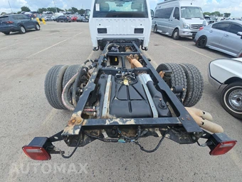 2019 Ford Super Duty F-550 Cab Chassis XL Regular Cab DRW - miniatura 15