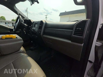 2019 Ford Super Duty F-550 Cab Chassis XL Regular Cab DRW - miniatura 16