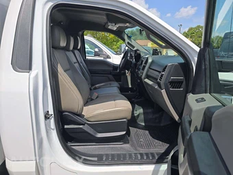 2019 Ford Super Duty F-550 Cab Chassis XL Regular Cab DRW - miniatura 17