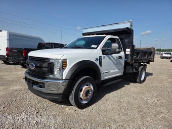 2019 Ford Super Duty F-550 Cab Chassis XL Regular Cab DRW - miniatura 1