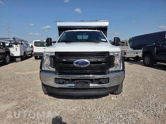 2019 Ford Super Duty F-550 Cab Chassis XL Regular Cab DRW - miniatura 9