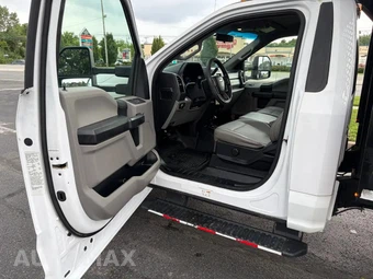 2019 Ford Super Duty F-550 Cab Chassis XL Regular Cab DRW - miniatura 16