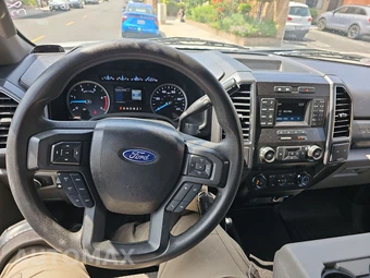 2019 Ford Super Duty F-550 Cab Chassis XLT Crew Cab DRW - miniatura 11