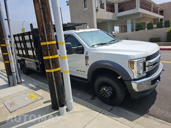 2019 Ford Super Duty F-550 Cab Chassis XLT Crew Cab DRW - miniatura 3