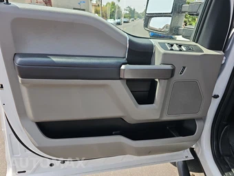 2019 Ford Super Duty F-550 Cab Chassis XLT Crew Cab DRW - miniatura 9