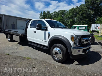 2019 Ford Super Duty F-550 Cab Chassis XLT Extended Cab w/Rear Doors DRW - miniatura 1
