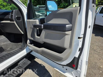 2019 Ford Super Duty F-550 Cab Chassis XLT Extended Cab w/Rear Doors DRW - miniatura 4