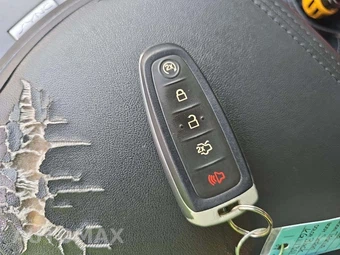 2019 Ford Taurus SEL - miniatura 5