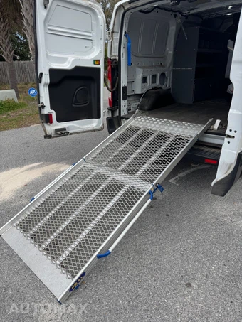2019 Ford Transit 150 Cargo Van w/RH Swing-Out Doors Low Roof 129.9" WB - miniatura 31