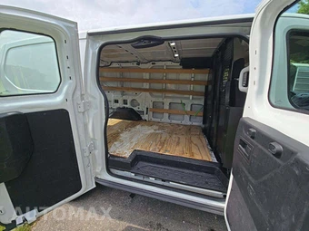 2019 Ford Transit 250 Cargo Van w/RH Swing-Out Doors Low Roof 129.9" WB - miniatura 16