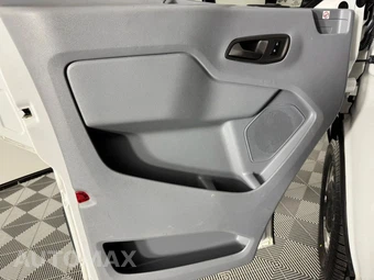 2019 Ford Transit 250 Cargo Van w/RH Swing-Out Doors Low Roof 147.6" WB - miniatura 31