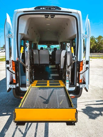 2019 Ford Transit 350 HD Passenger Van XL DRW High Roof 147.6" WB - miniatura 13