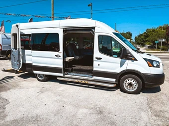 2019 Ford Transit 350 HD Passenger Van XL DRW High Roof 147.6" WB - miniatura 16