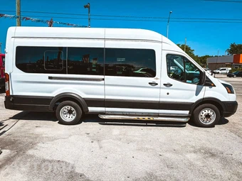 2019 Ford Transit 350 HD Passenger Van XL DRW High Roof 147.6" WB - miniatura 6