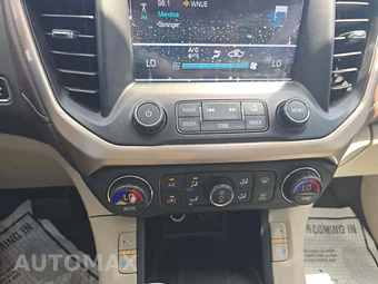 2019 GMC Acadia Denali 5SA - miniatura 33