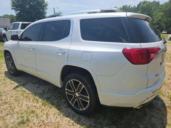 2019 GMC Acadia Denali 5SA – miniatura 2