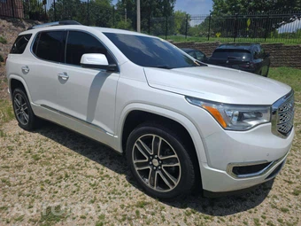 2019 GMC Acadia Denali 5SA – miniatura 4