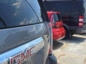 2019 GMC Yukon Denali 5SA - miniatura 30